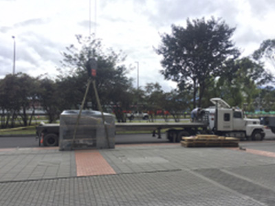 Grua subiendo Chiller